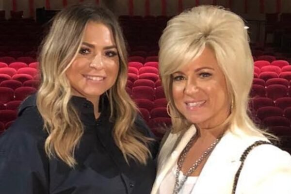 what does theresa caputo's daughter do?